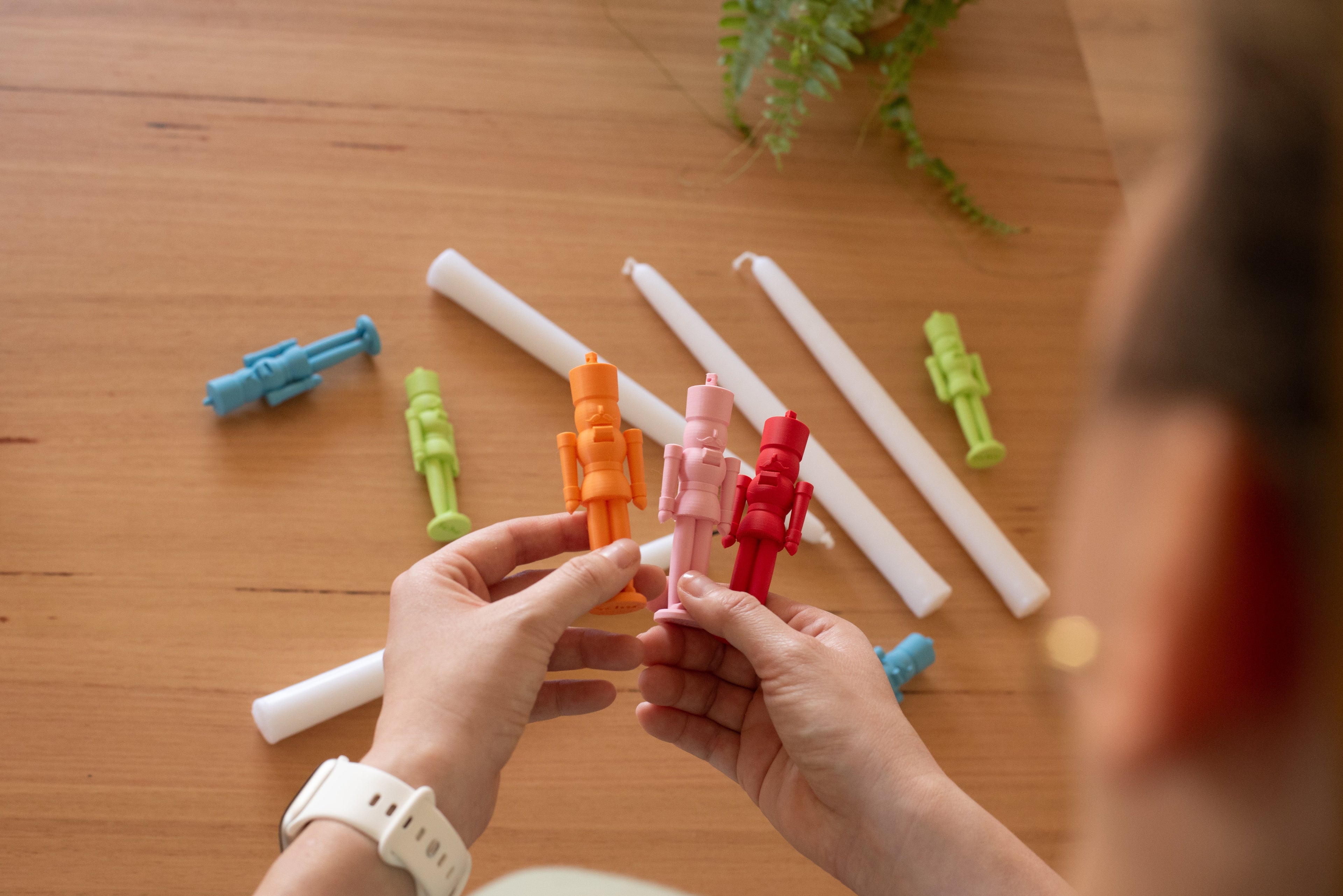 Why Christmas Shouldn’t Always Be Red and Green: The Rise of Dopamine Color Decor